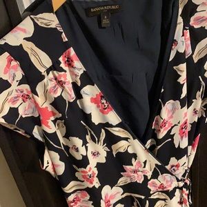 Banana republic Flurl wrap dress size 8